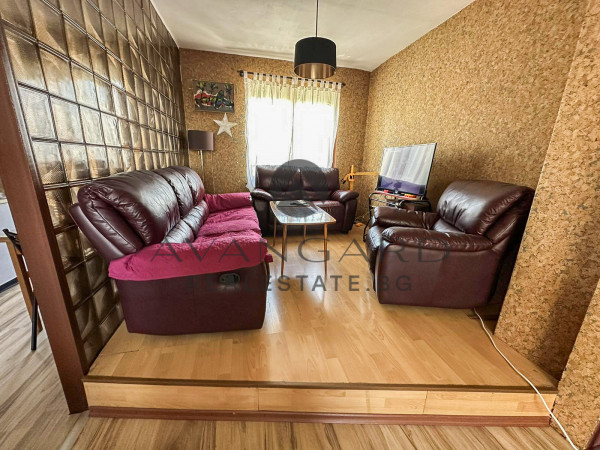 Spacious two -bedroom with four separate rooms / real square footage / south exposure / center