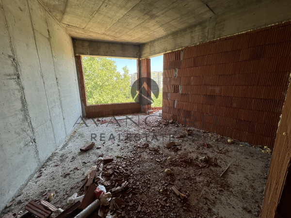 Тристаен Модър