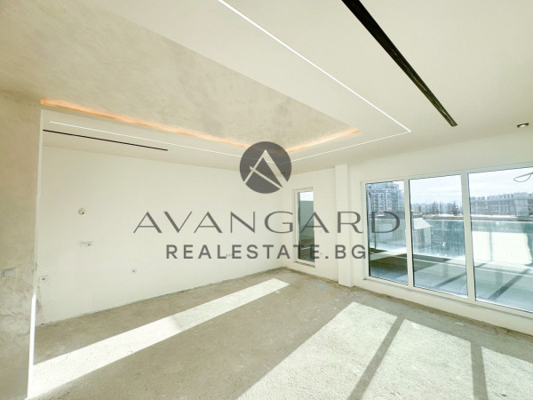 ТРИСТАЕН ПЕНТХАУС В СЪРЦЕТО НА СМИРНЕНСКИ