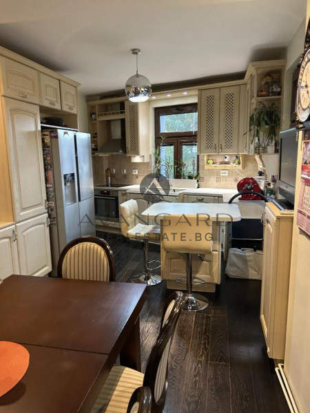 HOUSE WITH GARAGE IN THE OLD TOWN