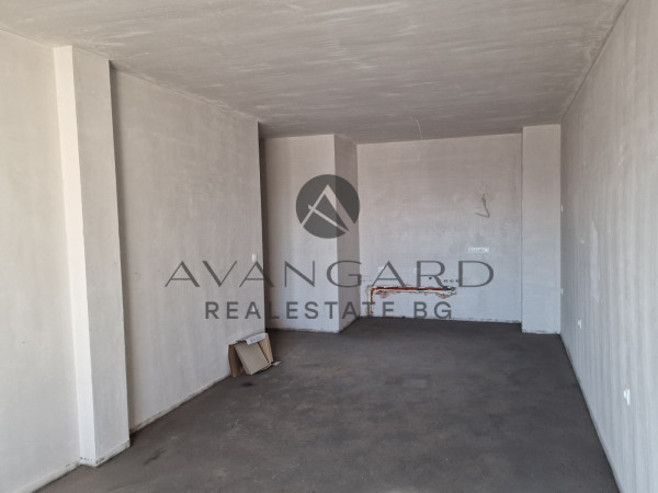 Spacious three bedroom in front of Act 16 / Alati