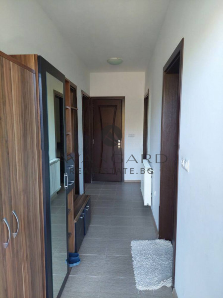 DETACHED HOUSE WITH YARD / Brestovitsa village