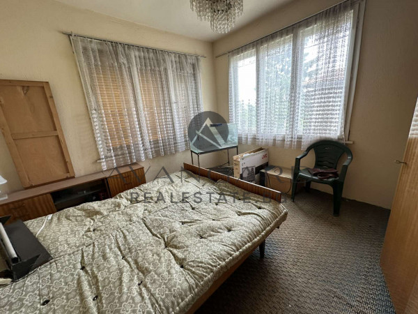 Independent house with yard and garage! Branipole!