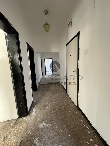 ЧЕТИРИСТАЕН С ВЪЗМОЖНОСТ ЗА ГАРАЖ  В КАМЕНИЦА 1