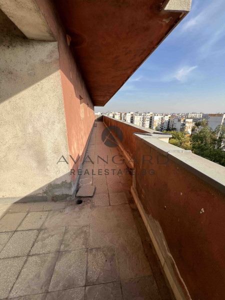 MULTI-ROOM CENTER/ Water Palace