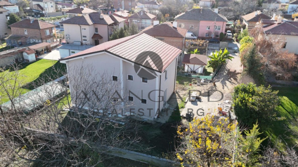 Detached two-story house with deed 16 in Krumovo