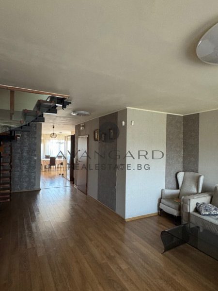 Fully furnished maisonette / east center