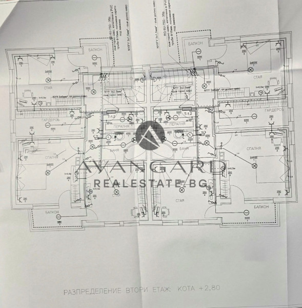 ДВЕ ТРИЕТАЖНИ ОГЛЕДАЛНИ КЪЩИ / С. ЦАРАЦОВО