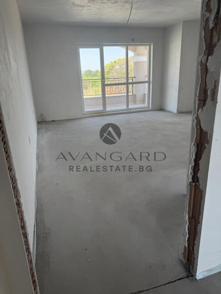 A spacious three bedroom in a luxury building with Act 16