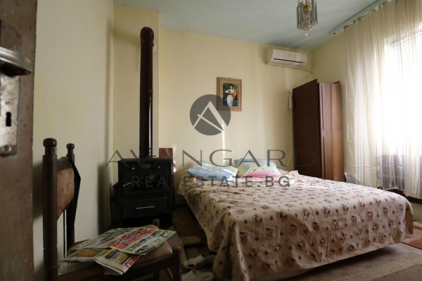 Multi-room THREE BEDROOM SUNRISE