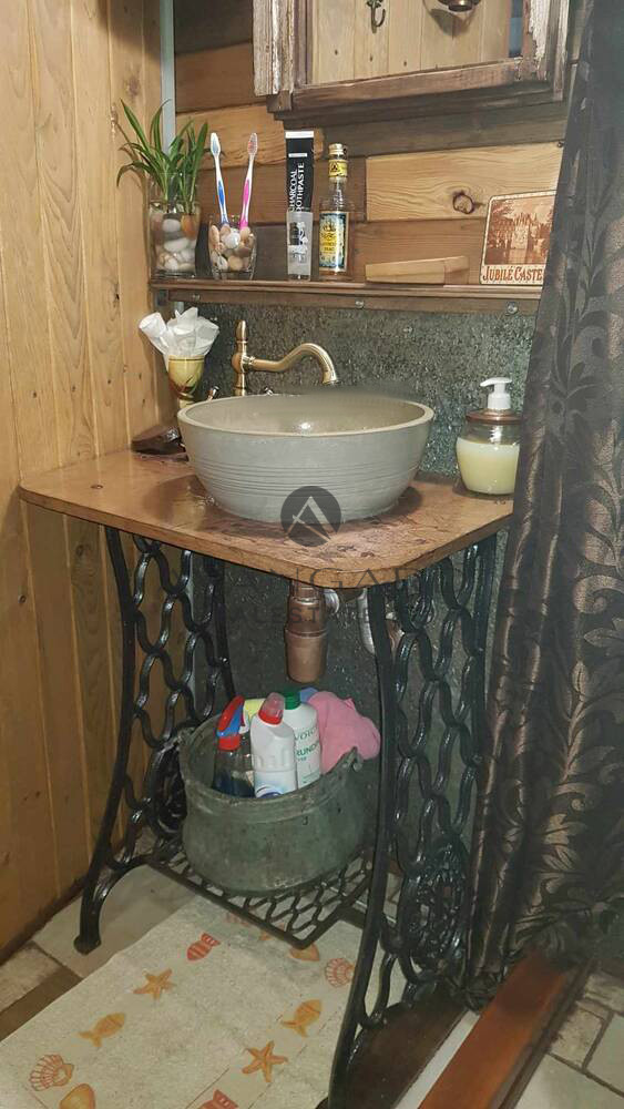 Къща с двор и офис сграда / Сточна гара