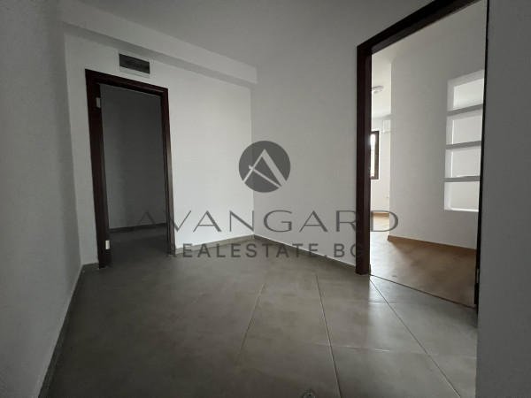 Spacious four-room maisonette with yard and veranda