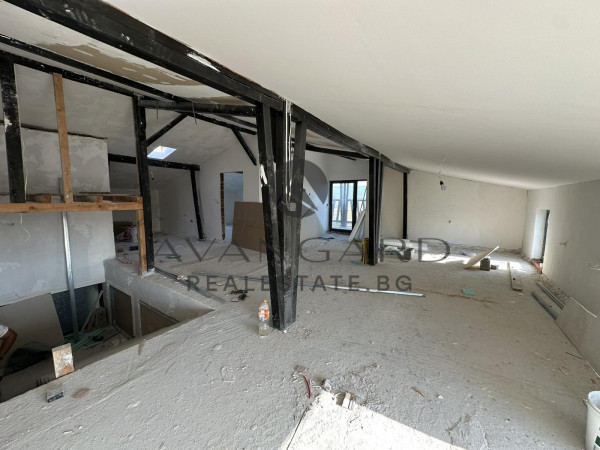 Две Къщи с Двор с.Костиево