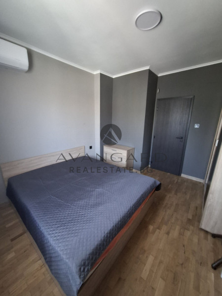 Четиристаен апартамент Център Изток