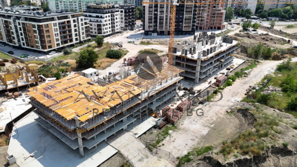 ТОП ЛОКАЦИЯ! Тристаен луксозна сграда