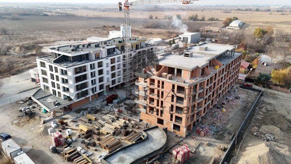 Малък Бутиков комплекс в Кършияка