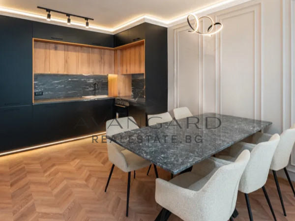 LUXURY TWO-ROOM APARTMENT WITH PARKING SPACE