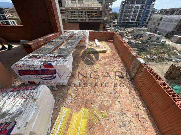 ИЗГОДНО! Тристаен ОСТРОМИЛА