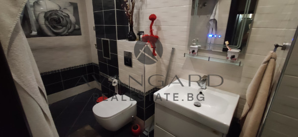 ТРИСТАЕН ОБЗАВЕДЕН / ЮЖНО ИЗЛОЖЕНИЕ / ВЪЗМОЖНОСТ ЗА ЗАКУПУВАНЕ НА ПАРКОМЯСТО