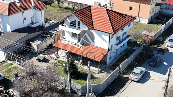 A single -family three -storey house in Skutare
