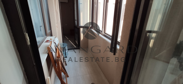 ТРИСТАЕН ОБЗАВЕДЕН / ЮЖНО ИЗЛОЖЕНИЕ / ВЪЗМОЖНОСТ ЗА ЗАКУПУВАНЕ НА ПАРКОМЯСТО