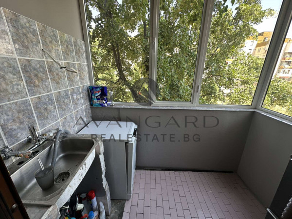 Spacious two -bedroom / real square footage / south exposure