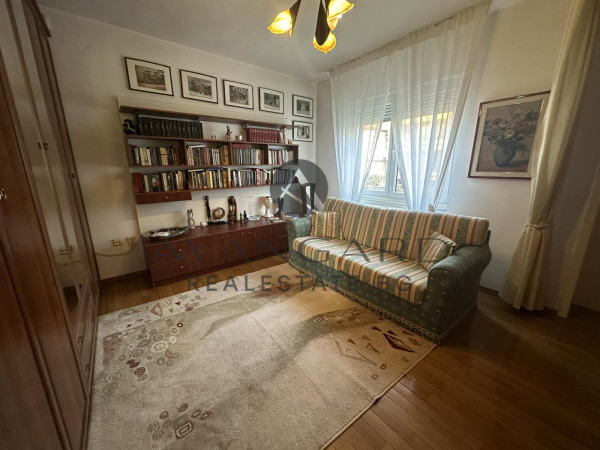 Unique three-story house / Kyuchuk Paris
