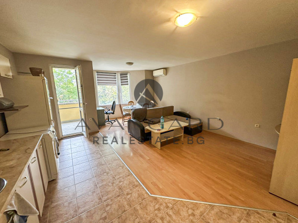 ДВУСТАЕН АПАРТАМЕНТ /  У-ЩЕ Д. ТАЛЕВ