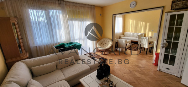 CENTRAL STATION! THREE BEDROOM FURNISHED!