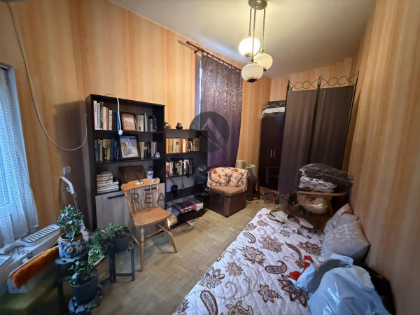 ОБЗАВЕДЕН ЕТАЖ ОТ КЪЩА В КАПАНА!