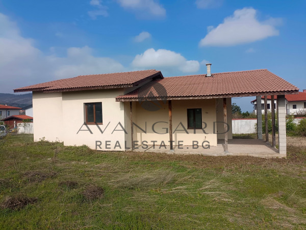 One -storey house with 1000 sq.m. yard in the village of Markovo