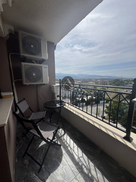 ОБЗАВЕДЕН ДВУСТАЕН АПАРТАМЕНТ В ЛУКСОЗНА СГРАДА