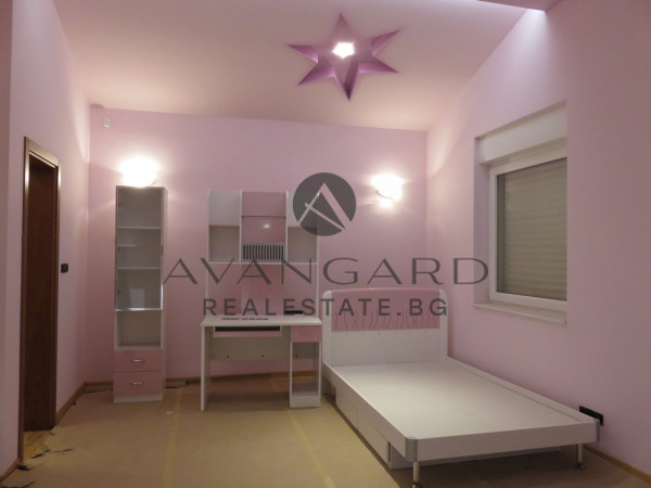 Furnished house with yard and garage Belomorski