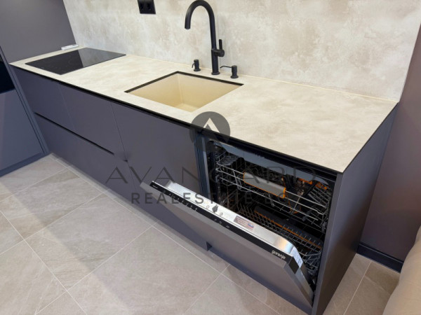 ДИЗАЙНЕРСКИ МНОГОСТАЕН АПАРТАМЕНТ