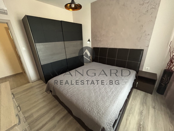 Round -one -bedroom