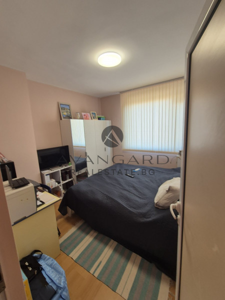 Two -bedroom apartment with underground parking space/ Kyuchuk Paris