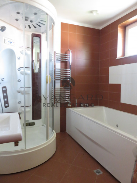 Furnished house with yard and garage Belomorski
