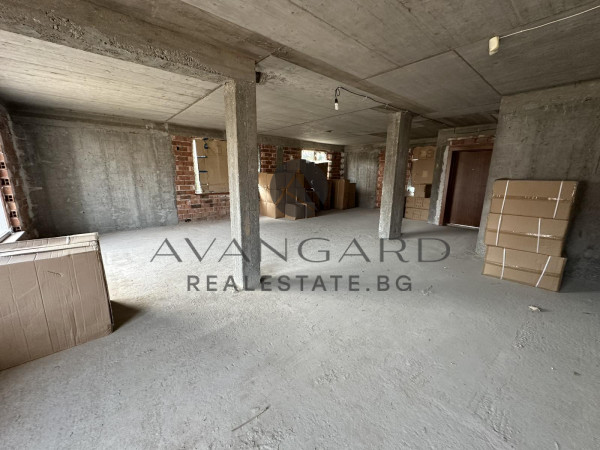 ДВЕ ТРИЕТАЖНИ ОГЛЕДАЛНИ КЪЩИ / С. ЦАРАЦОВО