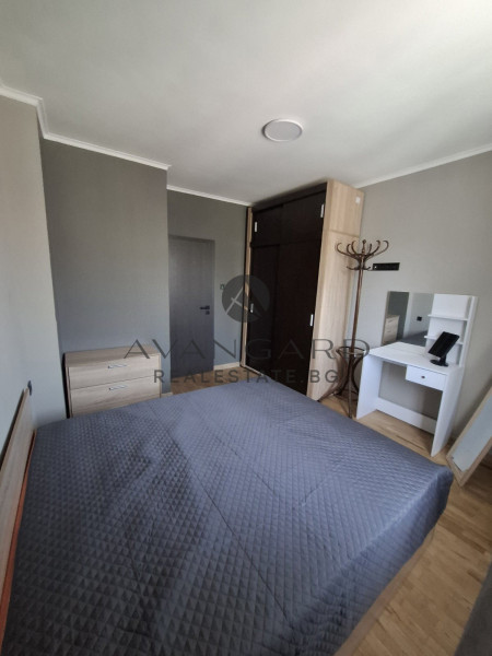 Четиристаен апартамент Център Изток