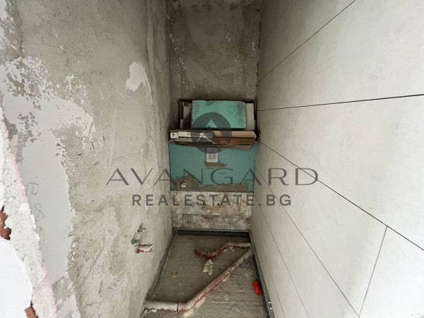 САМОСТОЯТЕЛНА ДВУЕТАЖНА КЪЩА С ДВОР с. Марково