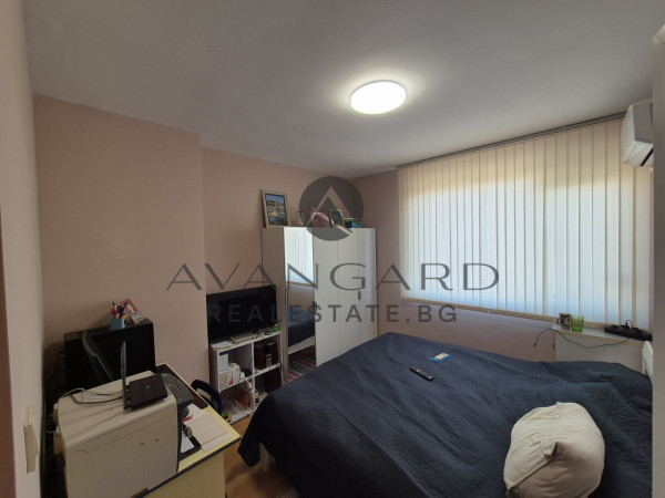 Two -bedroom apartment with underground parking space/ Kyuchuk Paris
