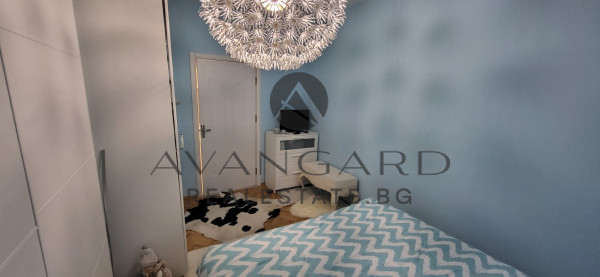 CENTRAL STATION! THREE BEDROOM FURNISHED!