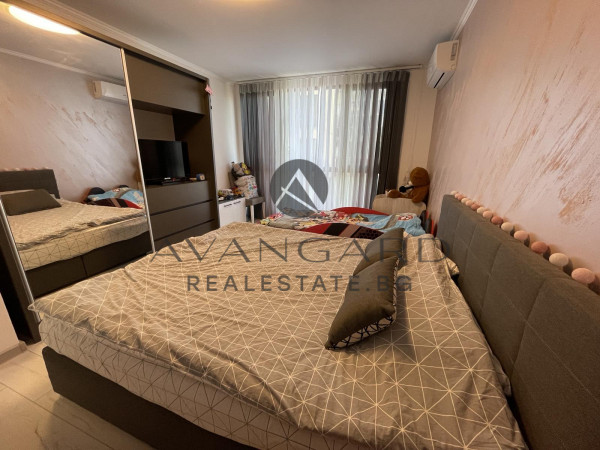 ДВУСТАЕН ОБЗАВЕДЕН! ЮЖЕН!