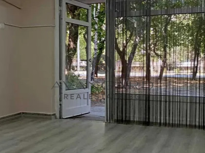 Търговско помещение / Кючук Париж