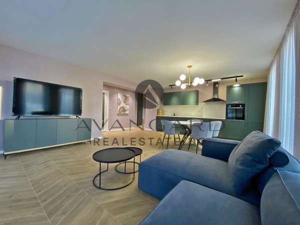 LUXURY THREE BEDROOM TOP LOCATION