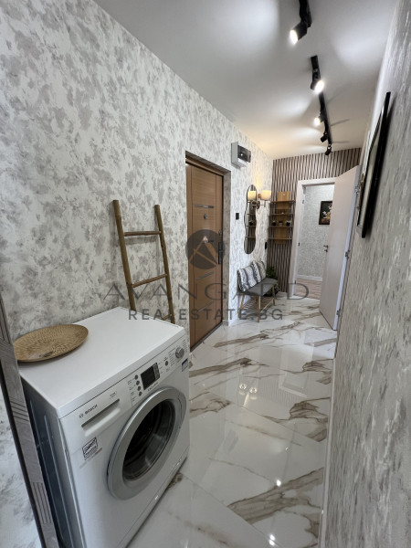 UNIQUE THREE-ROOM APARTMENT