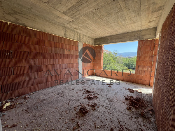 Тристаен Модър