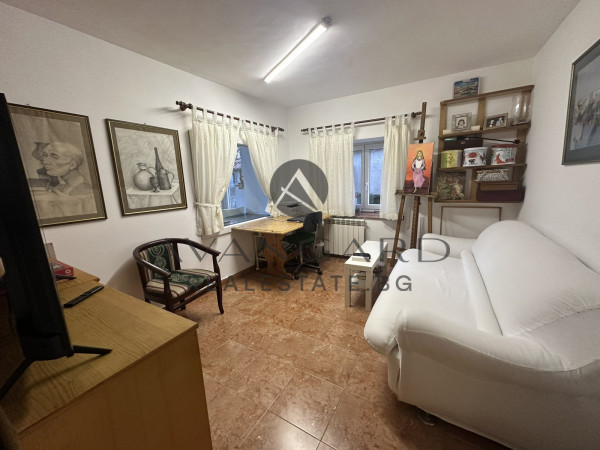 Unique three-story house / Kyuchuk Paris