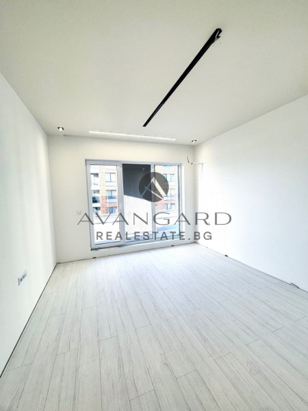 ТРИСТАЕН ПЕНТХАУС В СЪРЦЕТО НА СМИРНЕНСКИ