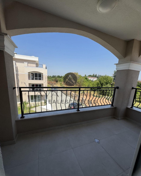 A spacious three bedroom in a luxury building with Act 16